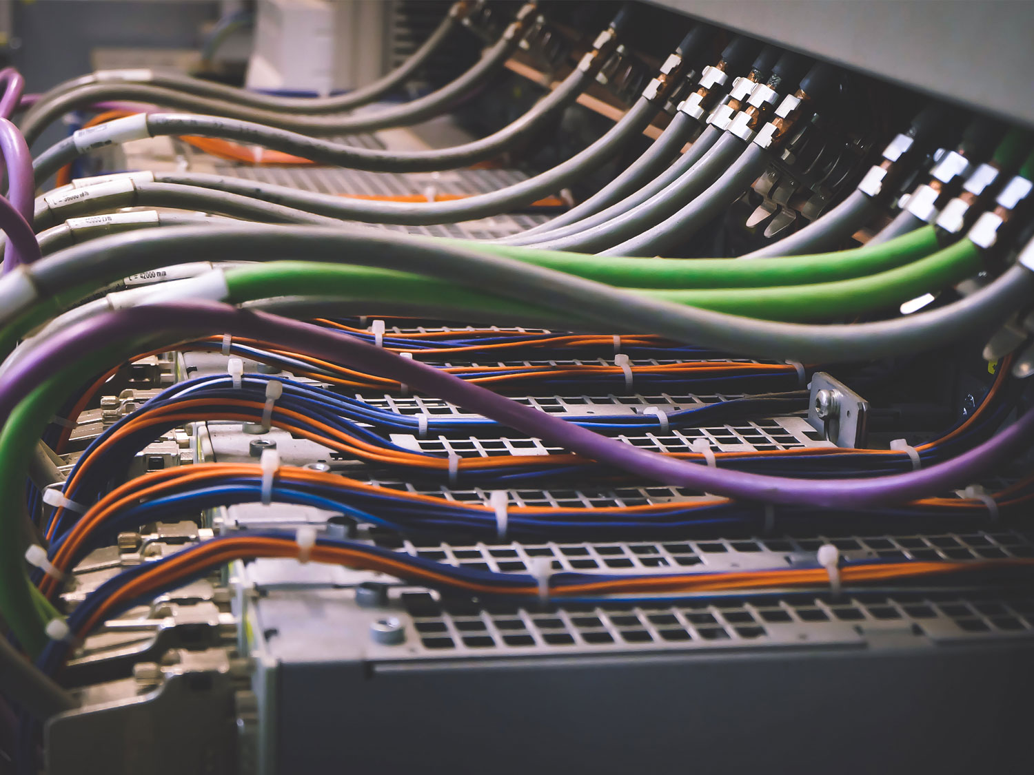 Realizzazione cablaggio bordo macchina